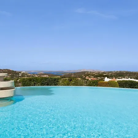 In With 7 Bedrooms Hébergement de vacances Porto Cervo