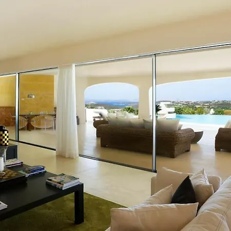 In With 7 Bedrooms Hébergement de vacances Porto Cervo